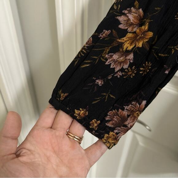 Forever 21 Long Sleeve Floral Wrap Dress Women’s size Medium Black and Yellow - Picture 4 of 8